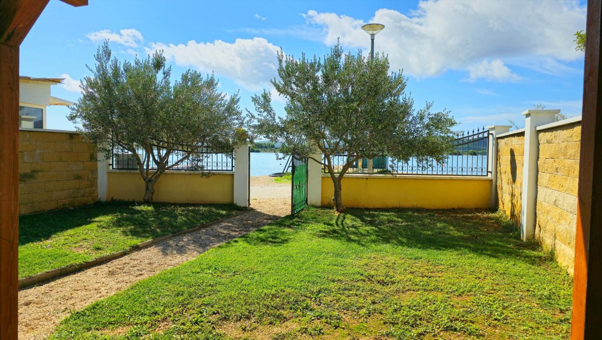 Holiday Home - Beach House 'Amarella' Turanj Exterior foto